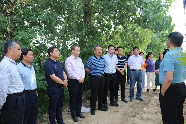 03f5c90cad0946a89f1181fbfd348ce3.jpg 参观富源现代农业园区1.jpg